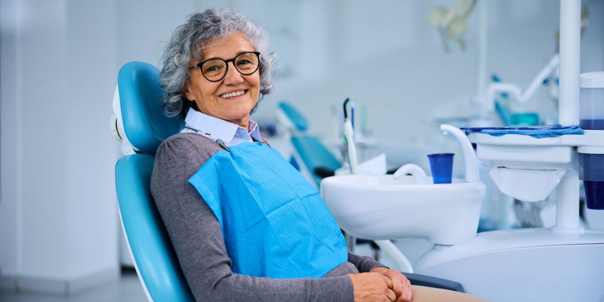 mini implantes dentales para seniors en houston